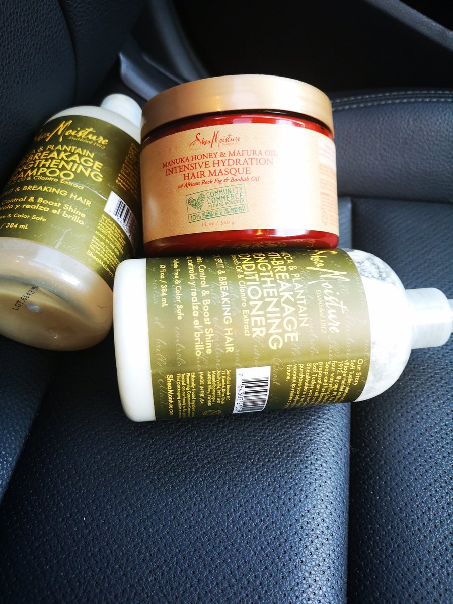 Elysian_She's tweet photo. I love hair salons where you can arrive with your own products and request, strictly #noheat #nocombs on your Afro
And no one acts up 🙌🏾
And they can cornrow your hair while wet 😍
#NaturalHairTwitter #SheaMoisture https://t.co/2QUFPmSNAF