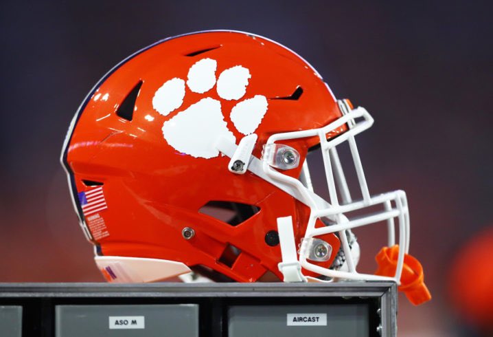 Jimmy_Christ66's tweet image. Very excited to have received my 30th offer from The National Champions Clemson!!!🐅