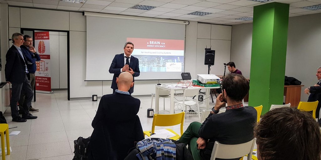 PoliHub's tweet image. .@StefanoMainetti apre l'evento della nostra startup incubata @treesolu, che ha lanciato la campagna di equity #crowdfunding su @CrowdfundmeIT. I founders di @treesolu presenteranno BRAIN, il cervello che riduce  i consumi energetici. Info su hubs.ly/H0gpRrj0