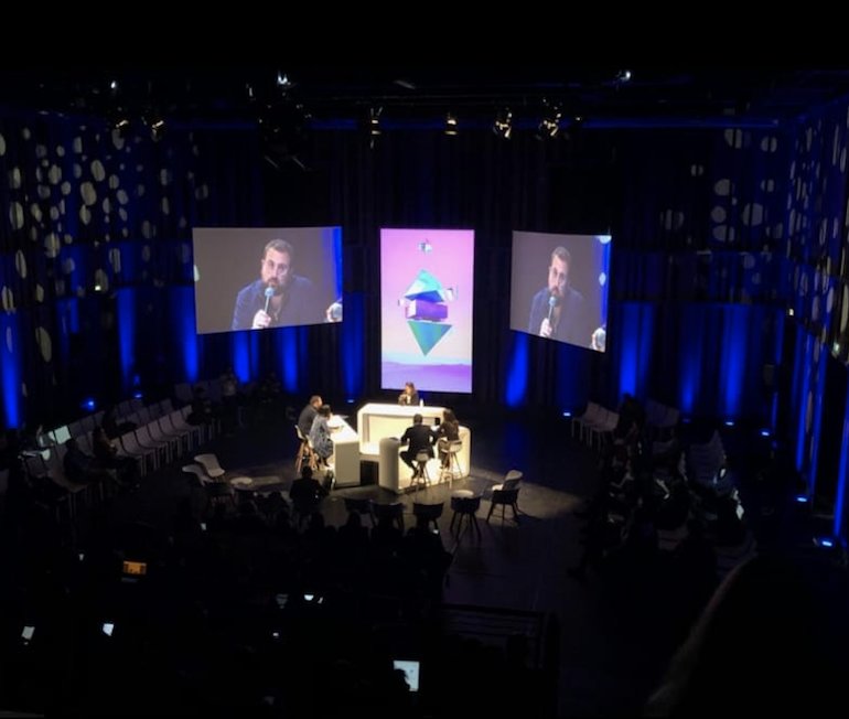 "65% des élèves du primaire feront des métiers qui n’existent pas encore. On ne peut pas former des gens à des métiers qui n’existent pas encore, donc ce qu’il faut, c’est leur donner envie d’apprendre, d’être curieux de ce qui se fait ailleurs." ⚡️ <a href="/romainpaillard/">romain paillard</a> <a href="/MaddyKeynote/">Maddy Keynote</a>