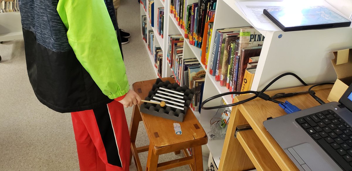 mmthomps's tweet photo. So many amazing conversations, questions and observations during the 5th grade inquiry launch today. Light and sound, here we come... @CathyLoul @VBContent #vbits #wearetgood https://t.co/7qZhn6lxhm