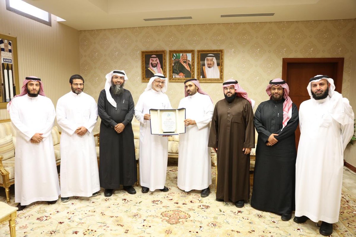 قدم الرئيس التنفيذي لـ #شركة_وادي_طيبة د.عبدالرحمن العليان شكره وتقديره لنائب رئيس شركة #علم لشؤون الأبتكار م.عامر القحطاني على ما قدمة من معلومات ثرية في جلسة نقاش "الابتكار من خلال حلم بعلم"