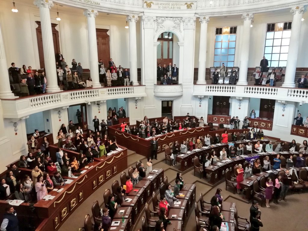 gajodeluz's tweet photo. Toma de protesta en el #PrimerParlamento de Mujeres de la Ciudad de México 😊👊🏽💚 https://t.co/NgmkmsZuMu
