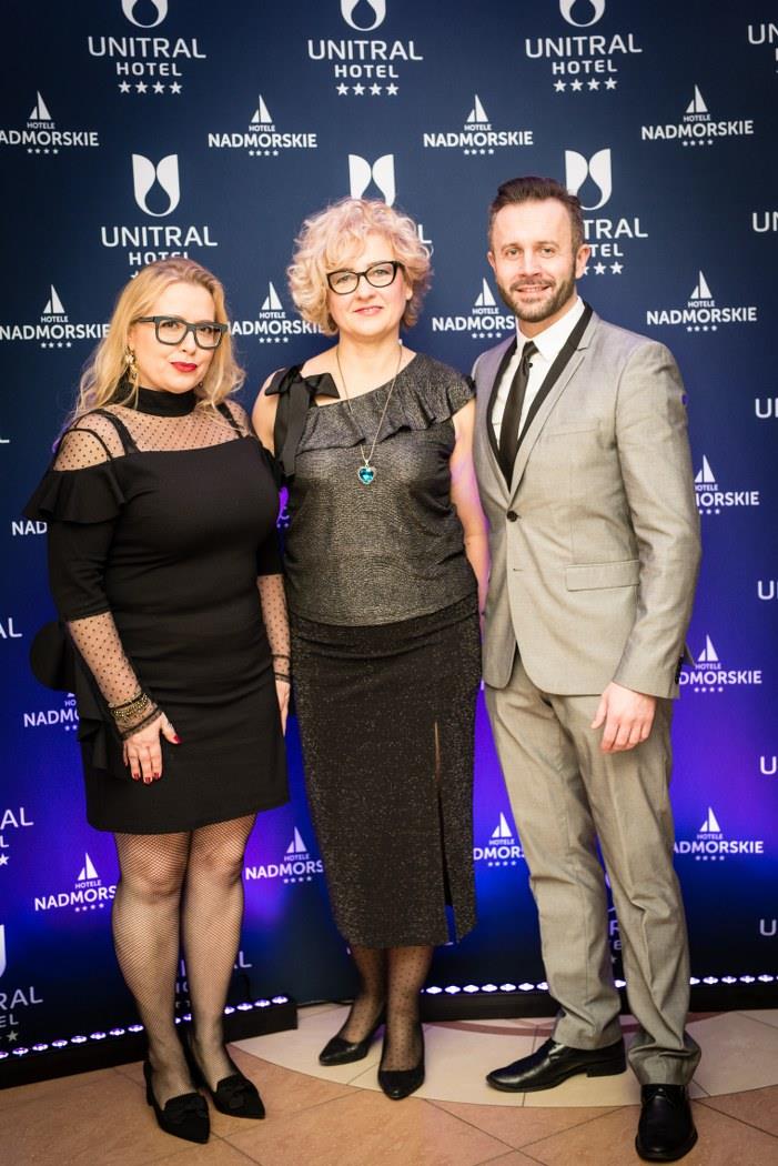 Hotel_Unitral's tweet photo. Karnawał trwa, a za 3 tygodnie (23.02.2019) odbędzie się u nas Bal Charytatywny. Bilety można kupić w naszej recepcji, a póki co wspominamy zeszłoroczną edycję.... 🎉🎭

#bal #karnawal #charytatywny #mielno #unitral #hotelenadmorskie https://t.co/bJ2RnOulEa