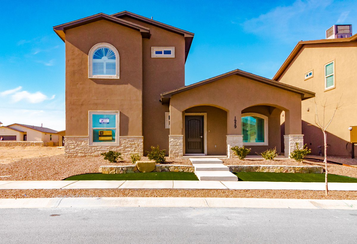 PointeHomes's tweet photo. One-story or two-story home? Which is better for you? No matter what you prefer, we have great options at Pointe Homes. https://t.co/24Igl71uaF https://t.co/06mYKBH4QP