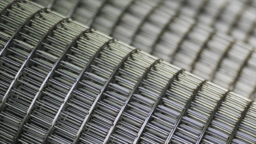MeshSupplies's tweet photo. A sturdy and easy to use product, varying in roll height and length, the lighter mesh is ideal for a number of projects; often being used to prevent rodents accessing an area, as well as to make chicken coups and aviaries... https://t.co/ITyMZEw6bH https://t.co/8NKpCzZSwA