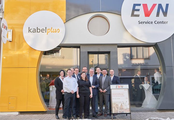 evnergy's tweet photo. Gemeinsam mit #Kabelplus haben wir gestern unser 10. Service Center in #Mistelbach eröffnet. Alles rund um Strom, Wärme & Co gibt es ab sofort bei uns in der Hafnerstraße 2. 🙋♀️🙋♂️ #Niederösterreich https://t.co/fOTkRyCQ6E