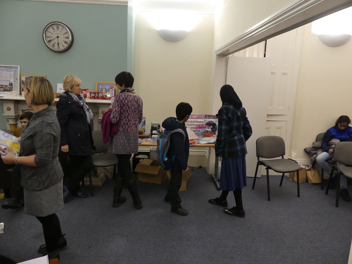 Young carers and their families settle into this evenings event. Young Carers Awareness day!@carersredayc