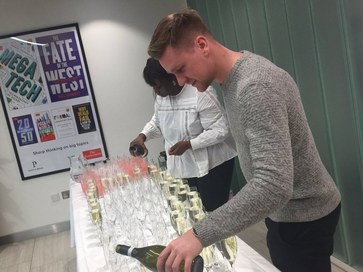 TLAWomeninTech's tweet image. Doors opening! We’re ready! And so would it seem our fab tla founder in THE latest fashion :-) #DigitalDNA19 @TechLondonAdv @TheEconomist @RussShaw1 @bindik @jotasker @_FiveAI