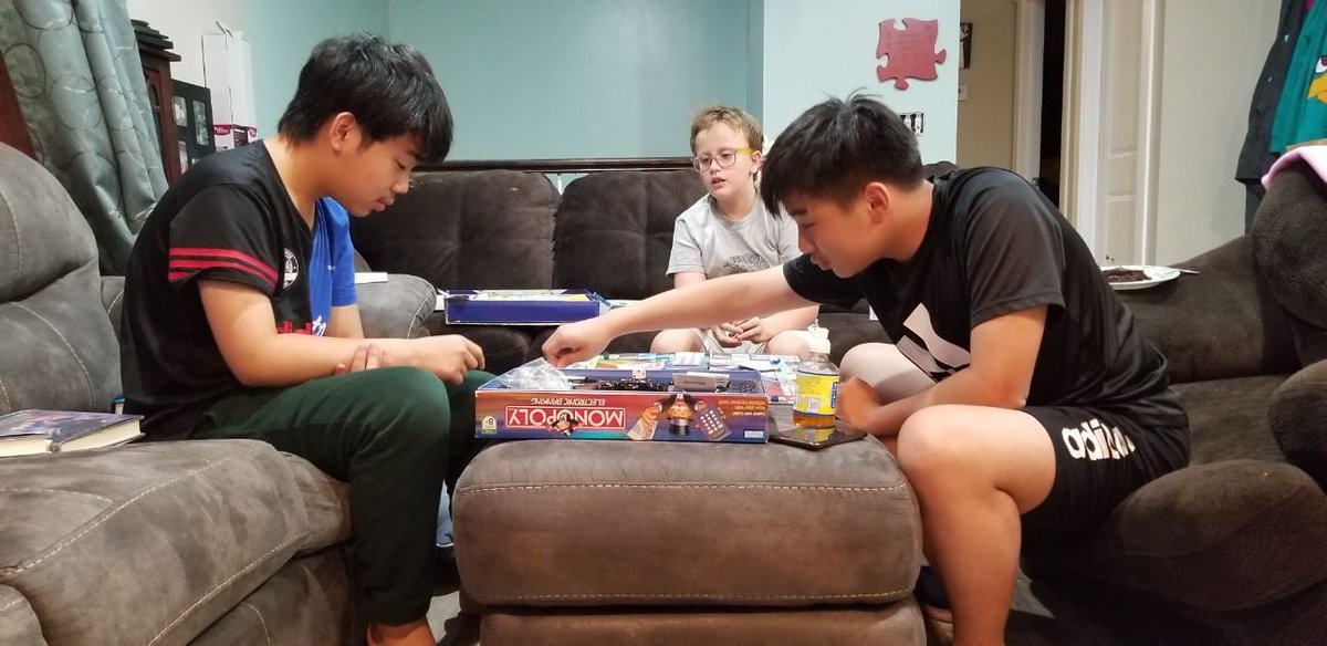 CompassHomestay's tweet photo. Our favorite part of the homestay programs is watching our American teens interact with our students! Throwback to some family fun game nights! https://t.co/3b5I5amNhh