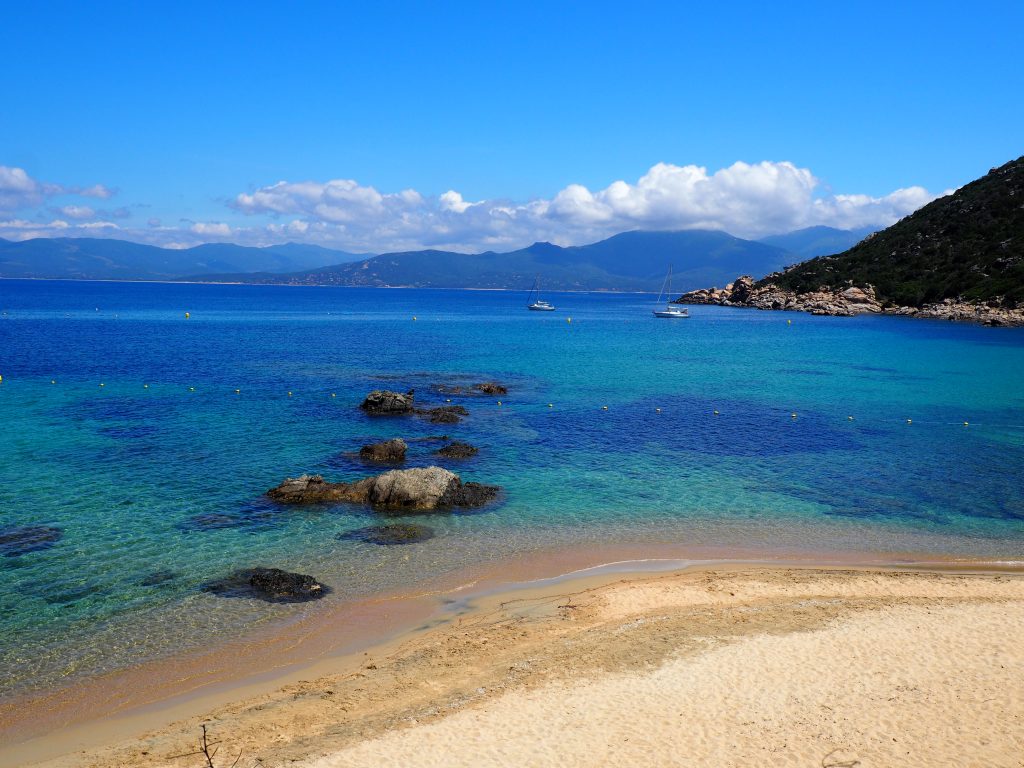 BlogAllantVers's tweet image. Sélectionner les photos de la #Corse pour le prochain article sur le #blog et faire le plein de bleu 💙