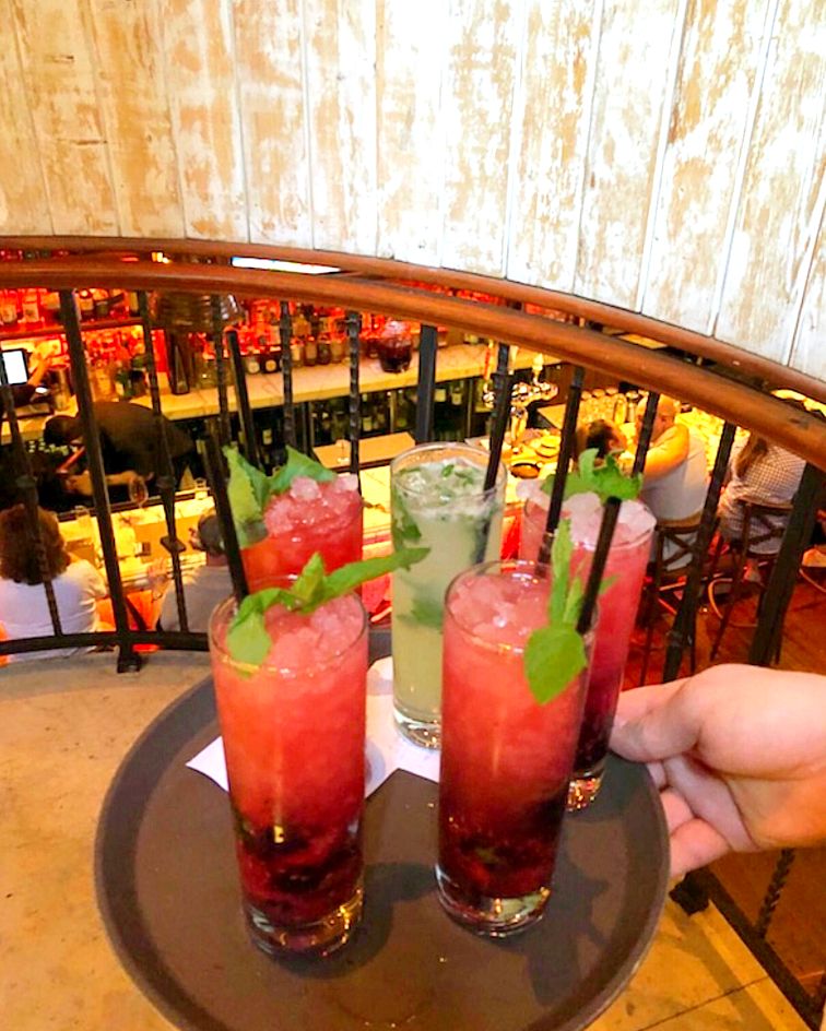 anassanyc's tweet photo. we love the #cocktailife 🍸 🍸 
*
*
*
#cocktaillife #nyc #cocktails restaurantweek #nyrestaurantweek #nycrestaurantweek #drinks #mixedrinks #mixeddrinks #foodie #food #foodporn  #instafood #foodphotography #lunch #powerlunch #dinner #foodblogger #foodstagram #powerdinner #ues https://t.co/mGjOKkUZSU