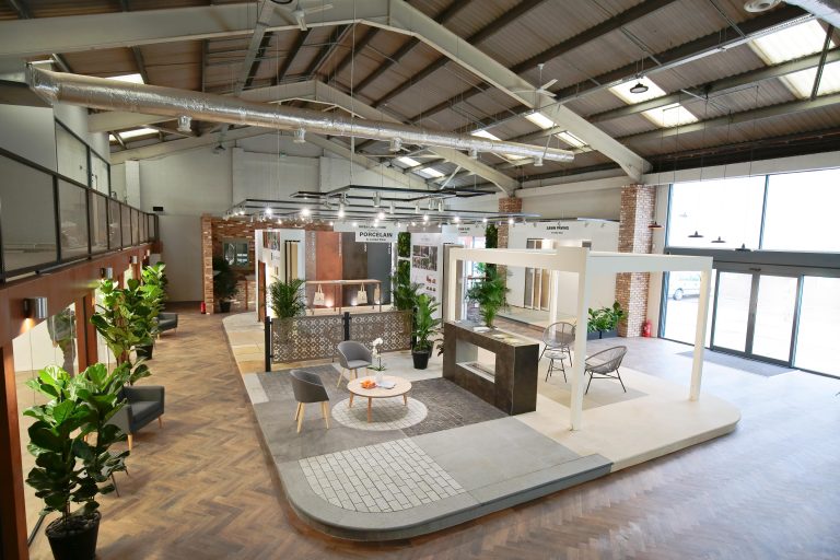 _LONDONSTONE's tweet photo. Blog Post - Upcoming London Stone Development Days in partnership with LCGD

We're delighted to be hosting six short courses with @LCGardenDesign this year, taught by two legends of our industry. Read more - [https://t.co/YWNZPv8qVH].

#ThisIsLondonStone https://t.co/d5vjtlJZ34