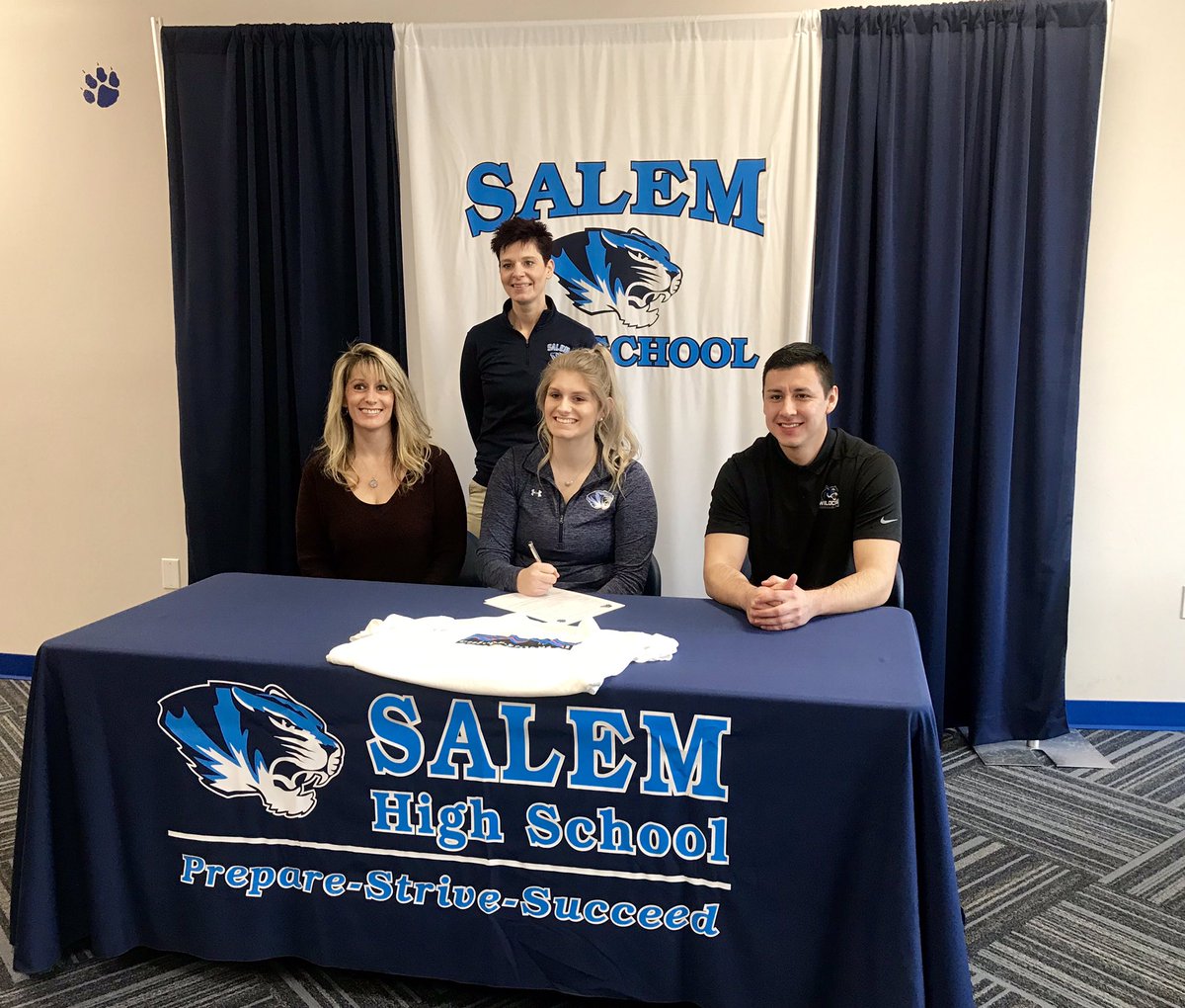 Congratulations @faithoroberts for signing her National Letter of Intent to play volleyball @CSCWomensVB   #BlueTigers #Wildcats