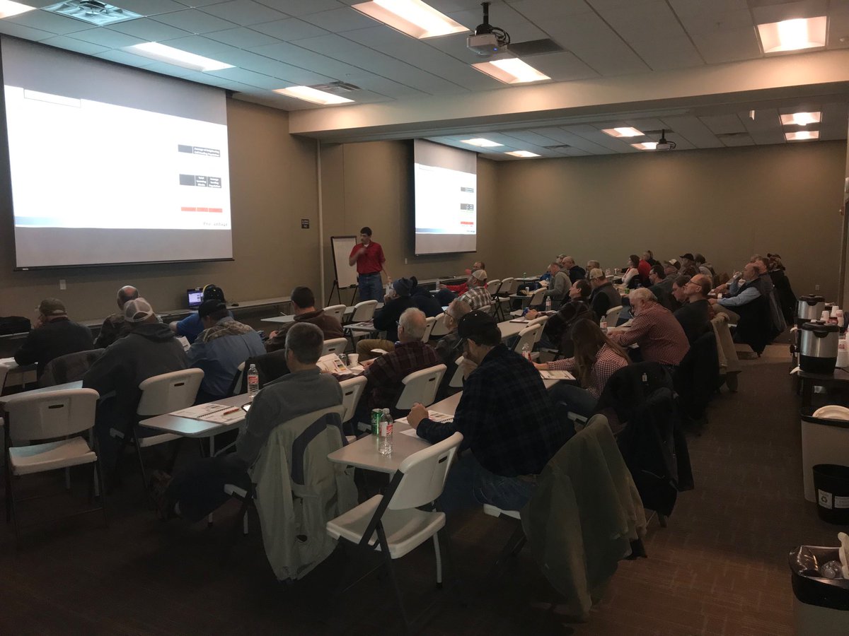AdamSlaughter1's tweet photo. Great customer turnout for ⁦@EldonCStutsman⁩ ProVantage grower meeting! Talking about the 2018 growing season and learning from their data!  ⁦@PremierCrop⁩ #proveitwithpremier #querydata #aggregateddata https://t.co/xCFeWgggIr