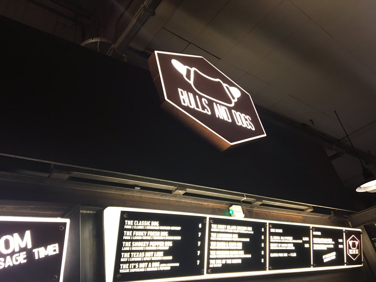 z0dijak's tweet photo. Best food location after #dddeu is definitely @foodhallen #foodhallen try the Hot Dogs at #bullsanddogs https://t.co/iN6gafv2x8