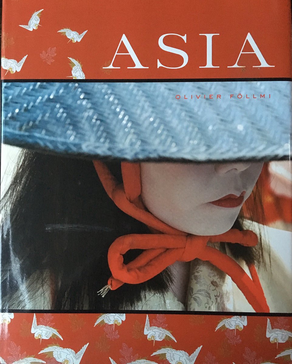 Zaterdag ben ik uitgedaagd door <a href="/LLSchild/">LLSchild</a> om elke dag, en dat een week lang, de omslag van een boek te delen zonder toelichting, hierbij de keuze voor mijn vijfde dag! #BookCoverChallenge