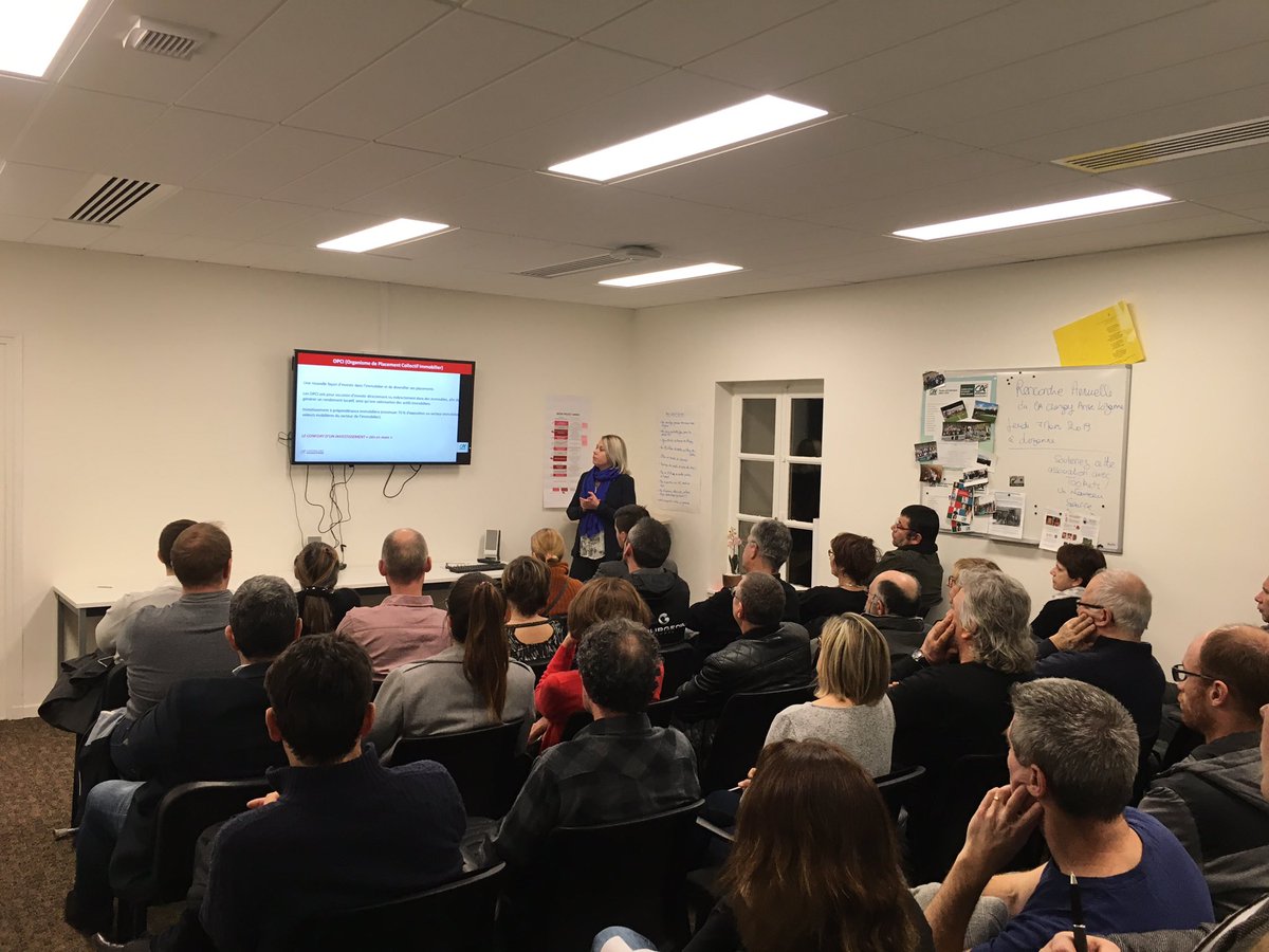 Soirée immobilière à Chazay  plus de 30 personnes bravo aux équipes pour cette mobilisation et bravo à Yolaine Delalande de la b privée et Daniel Guillot Cacei pour leur présentation