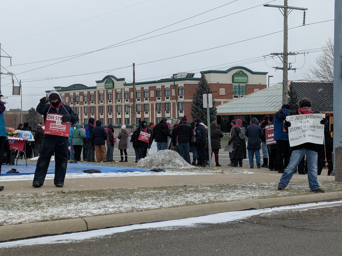 goldtriceratops's tweet photo. Classes and strike are both on hold due to weather, but Tuesday had the most picketers I've seen outside @wrightstate so far. Thanks for standing up for faculty and students!  @aaupwsu #fighting4Wright #StudentsforFaculty #Solidarity #wrightstate https://t.co/Z5hGmYKqB5