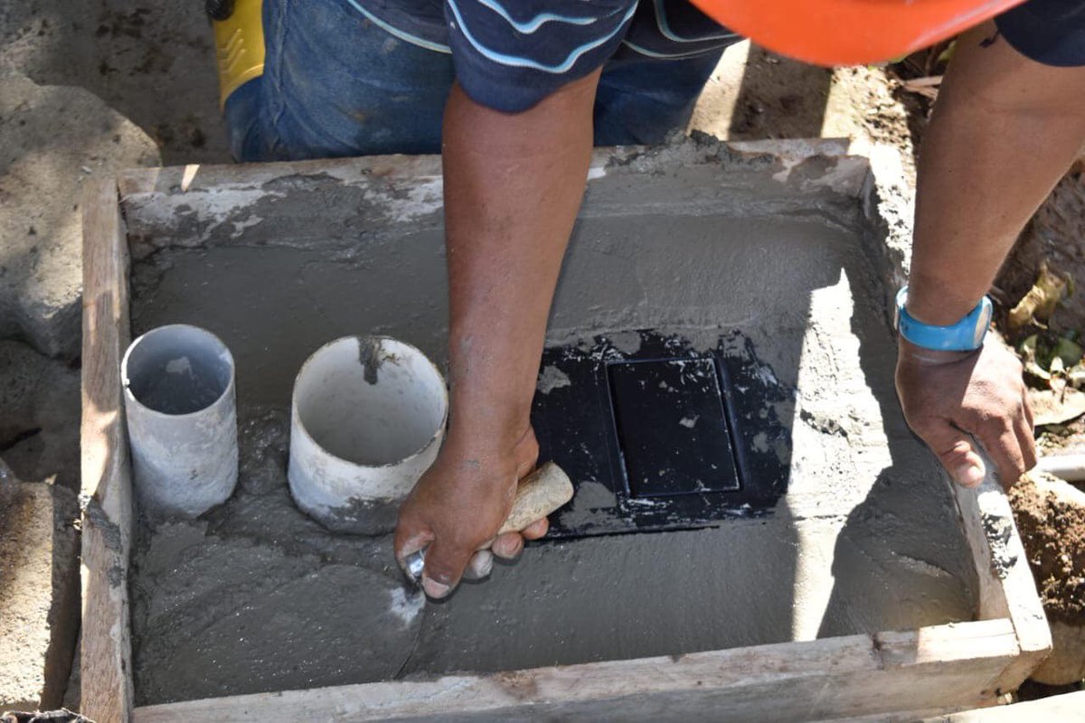 GADMJujan's tweet photo. #AguaPotable| Trabajamos en varios frentes en la construcción del sistema de abastecimiento de agua potable en el casco urbano. 
Avanzamos en la instalación de los medidores y también se realizan trabajos en donde se ubicará la planta potabilizadora de agua. 
#NicoAlcalde https://t.co/mUCELXwx3s