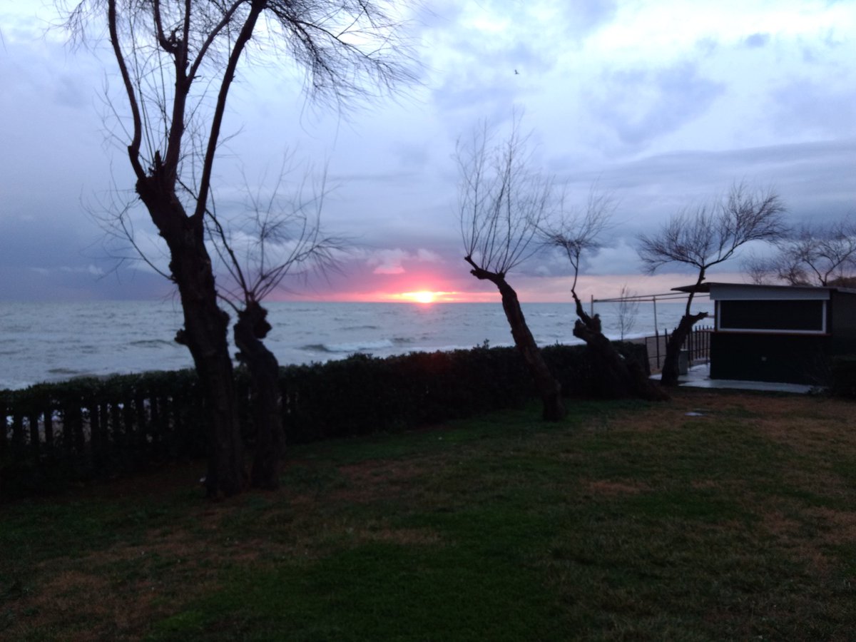 Beautiful sunset in Eastern Macedonia tonight.#huint #hugspring2019