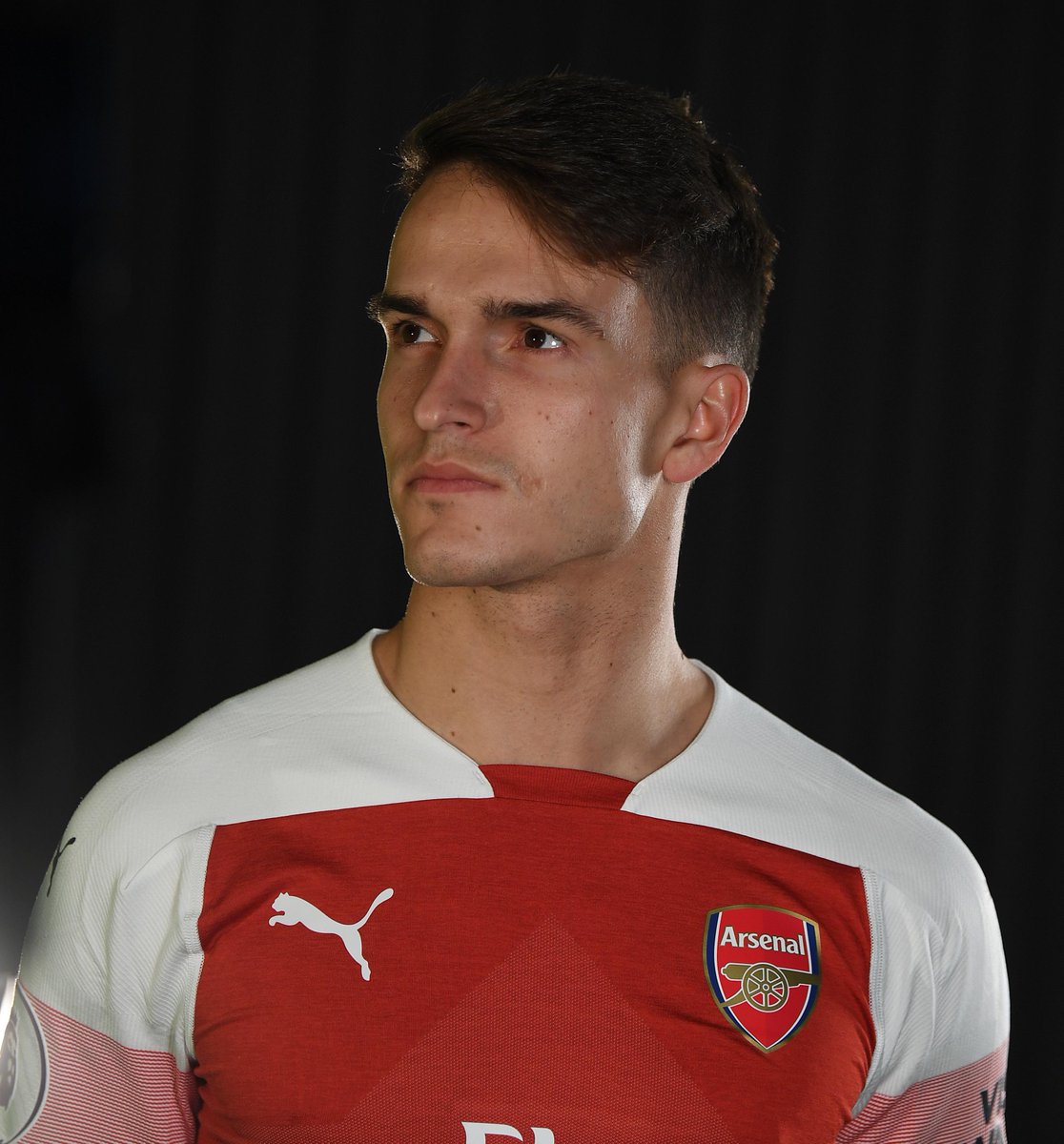 Arsenal's tweet photo. 🔴 D E N I S 🔴

#HolaDenis https://t.co/eS4WcPnIzg