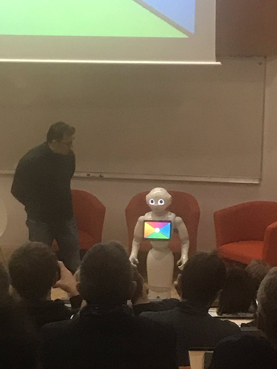 bastienbillion's tweet photo. Le robot #Pepper fait lui même le pitch d’@IntuitiveRobots au côté de son fondateur 
#1KMEETUP https://t.co/TWowVCtxBL