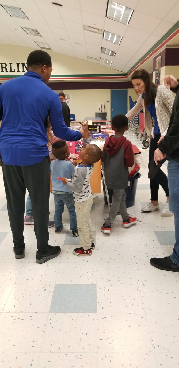 TX_educdiag's tweet photo. @MarekElem Math and Science Night!!! Students are enjoying a variety of math activities and science hands on activities! https://t.co/9hWHJpx4gN