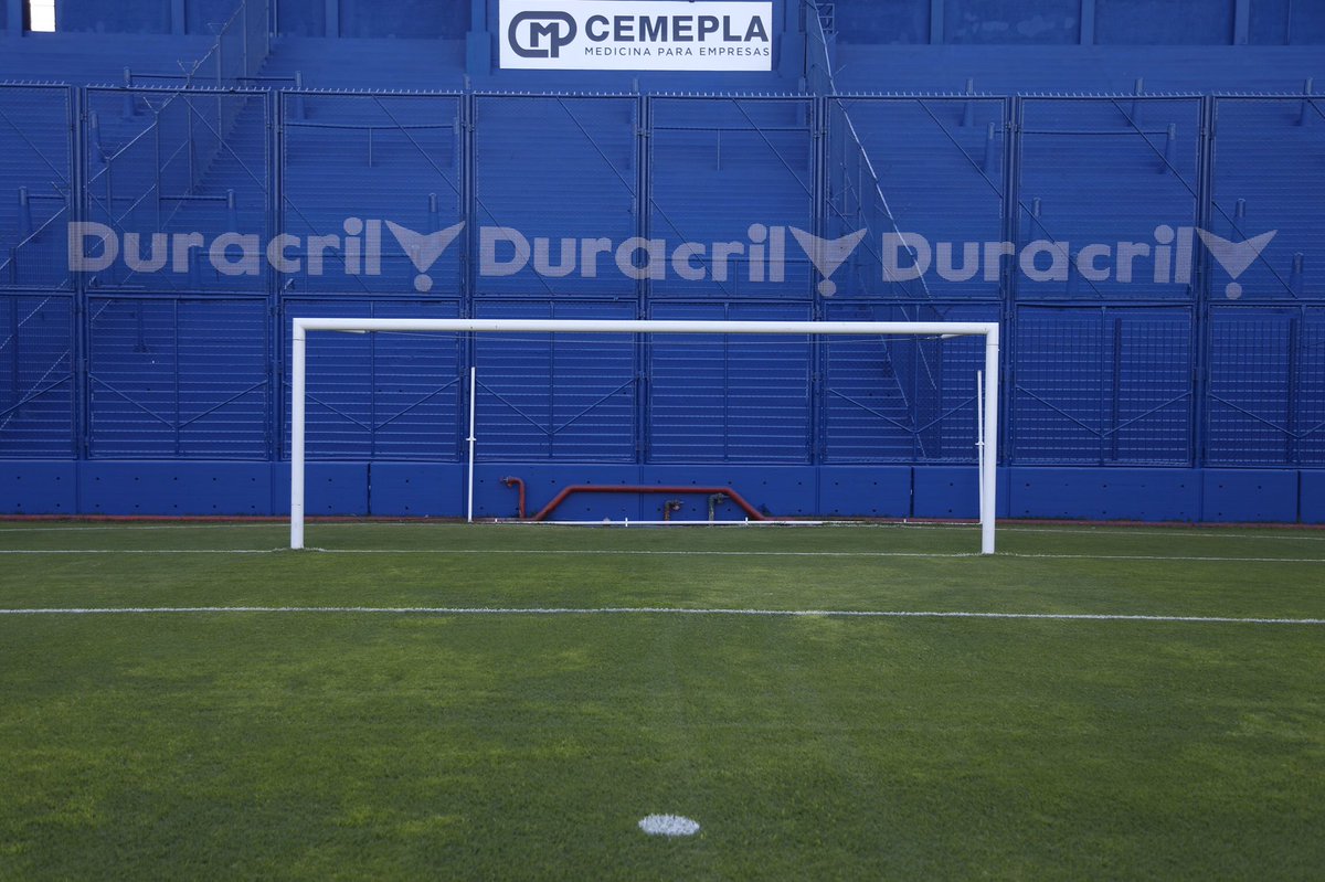 Velez's tweet photo. El domingo #JuegaVélez, y el Estadio José Amalfitani te espera 💙 https://t.co/1rTDimhXrY