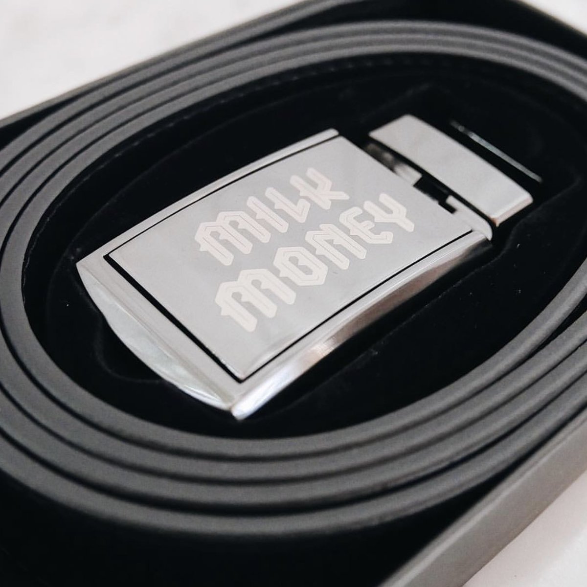 Made to measure, engraved to match.
Customized buckle for <a href="/MilkMoney916/">Milk Money</a> ✌️
-
#slidebelts #engraved #makeityourown #sacramentoproud #lovelocal