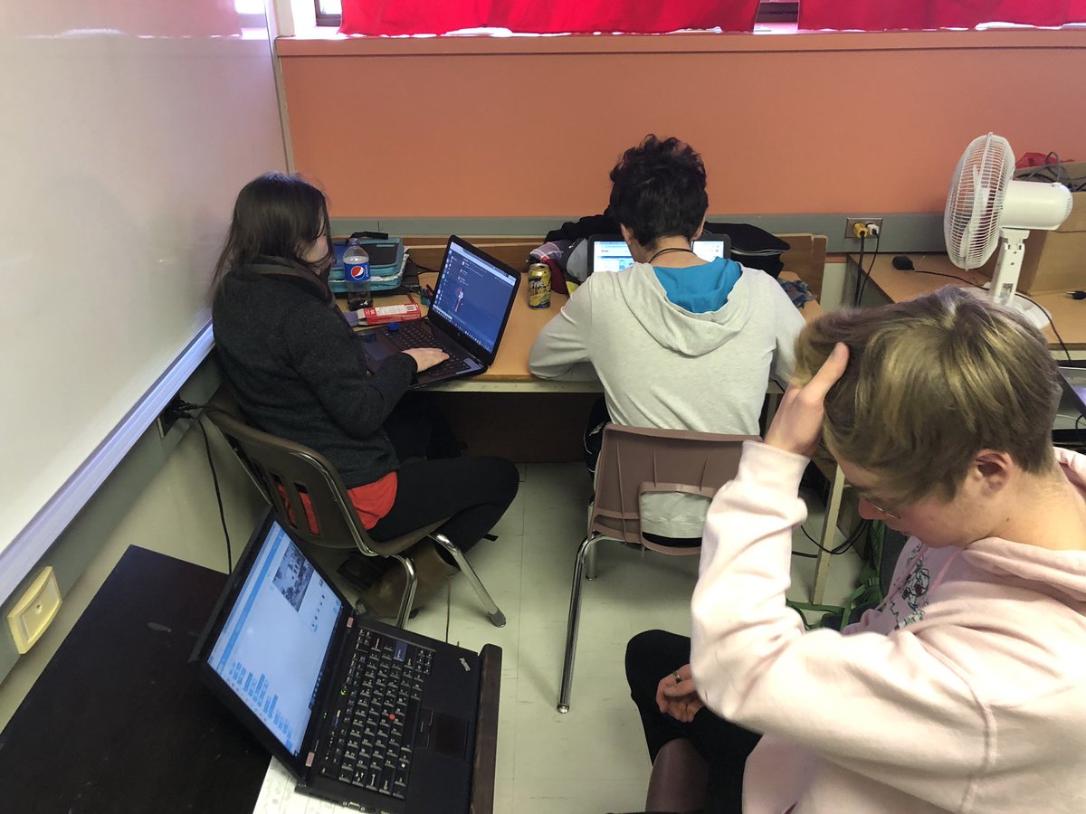 ennzo83's tweet photo. Very busy day coding games using sprites and audio developed by @nmcLRSD students today. Many thanks to @danimoos for sharing her knowledge with us and helping students problem solve. @learningcode #WeeksWithoutWalls https://t.co/HoCN9iNmGw