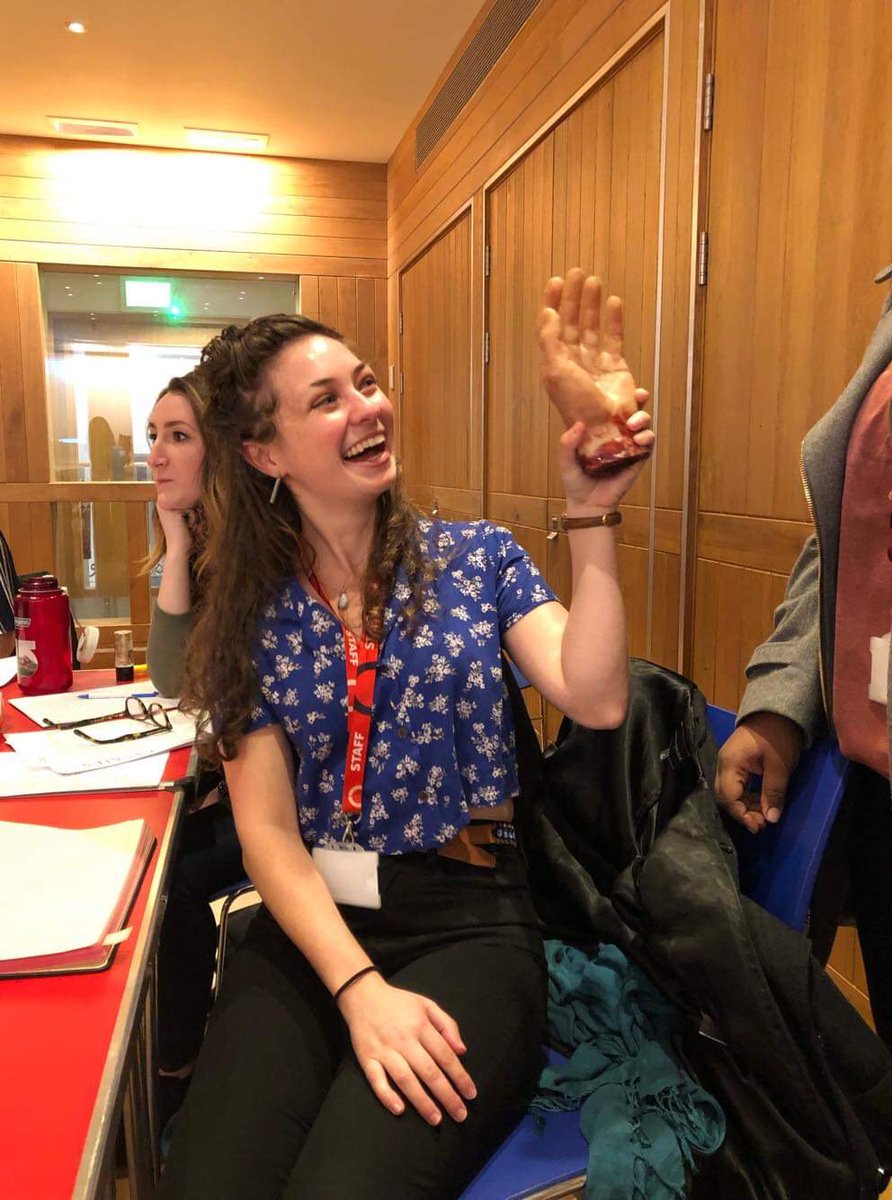 RebeccaLeiner's tweet photo. Need a hand?! #MAShakespeare @The_Globe https://t.co/7rd8m94yhn