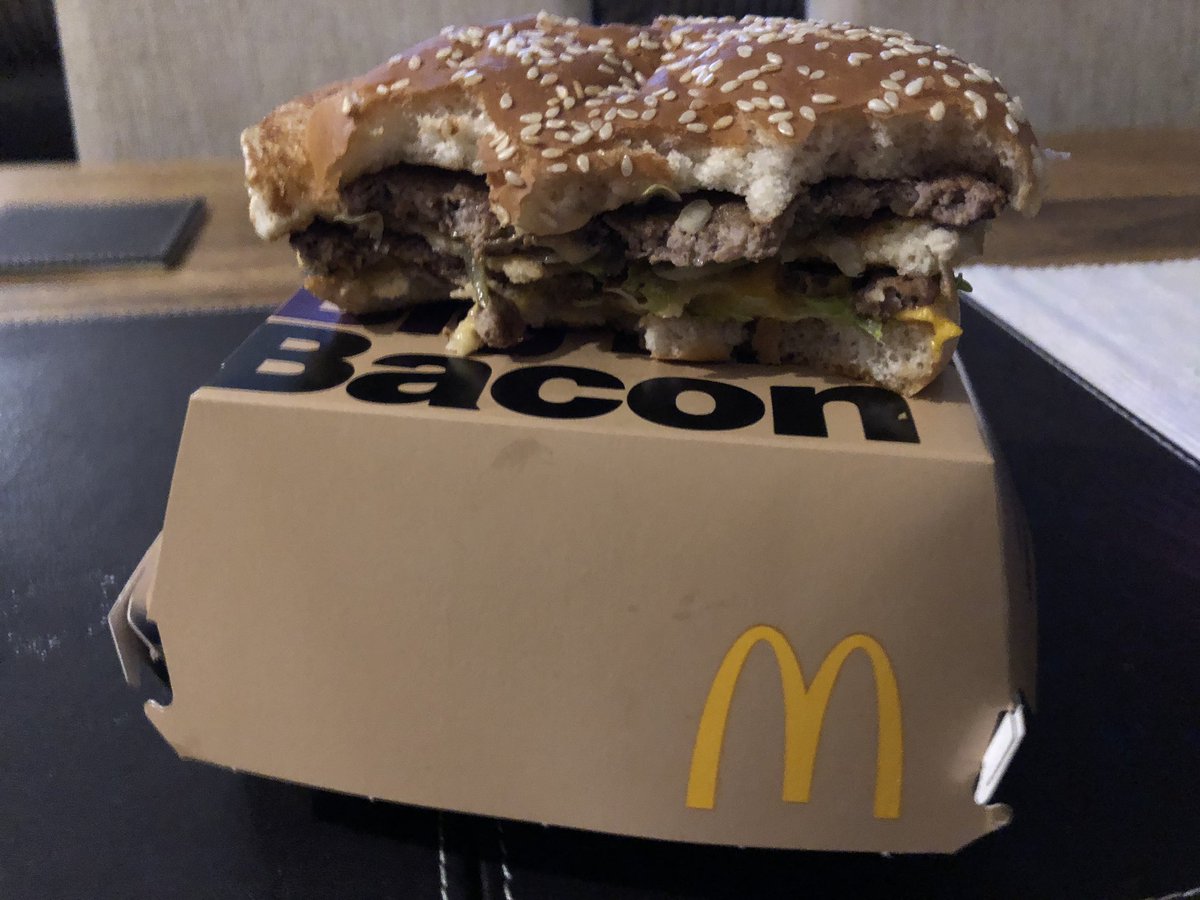 sirk2005's tweet photo. Half way through a grand Big Mac bacon and what’s missing?
Come on people it’s in the god damn name!
#BigMacBacon
#BigNotBacon
@McDonaldsUK
🥓🤦🏼‍♂️ https://t.co/Yq54DV6OIu