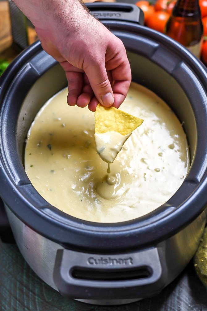 HostTheToast's tweet photo. NEW: Slow Cooker Queso Blanco. https://t.co/t2R30WPk2Z https://t.co/aUtVEkAVbo