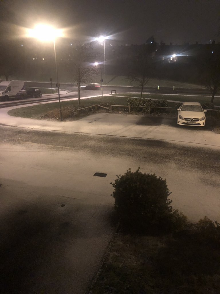 Tayzie88's tweet photo. @BBCBristol 2/10 in Hengrove.... come on 10/10! ☃️ https://t.co/JVkUmIAQe3