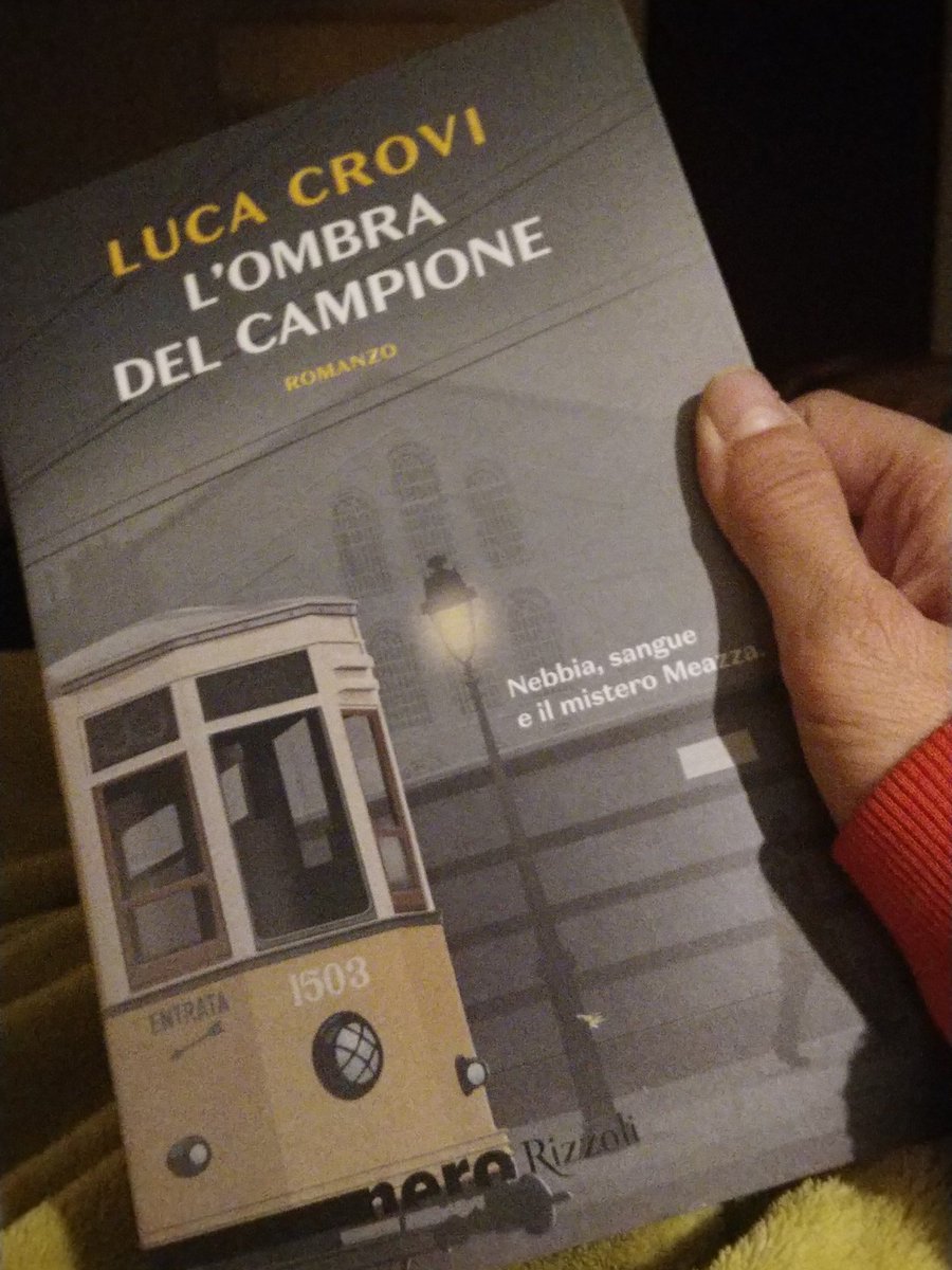 arlec007's tweet photo. #nowreadin, anche se di Luca Crovi mi mancano soprattutto le magliette di Deadpool. https://t.co/ELgFxkWs4K