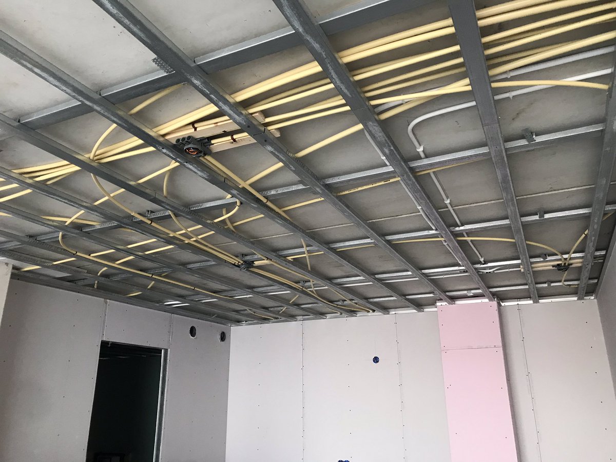 larskremer's tweet photo. Het eindresultaat van de gevel, en hiermee een stuk vakmanschap, mag er zijn #circulairbouwen #azobé. Ook de indeling van de appartementen wordt zichtbaar #demontabelheid #Kavel20E #vakmanschap @VinkBouw https://t.co/HAMf6Zx4I6