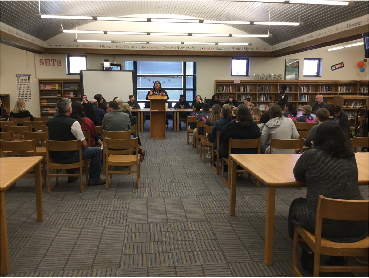 DCMSMediaCenter's tweet image. Student Academic Challenge participants transform the Media Center for home Academic Challenge Matches on some Wednesday afternoons.  #RHSDLibraries #OneTeamOneMissionOneRockHill #ThankfulForSchoolLibraries