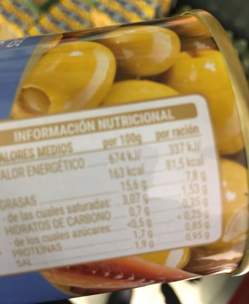 farmagemma's tweet photo. Ay, se ve fatal. Pero os lo cuento, las de la derecha pone “reducido en sal”. Eso significa que tiene, al menos, un 30% menos de sal que l producto similar, pero es diferente al “bajo contenido en sal” y a “sin sal”. ¡Revisad eso antes! #realLook #leelasetiquetas https://t.co/53JuGbgC0f