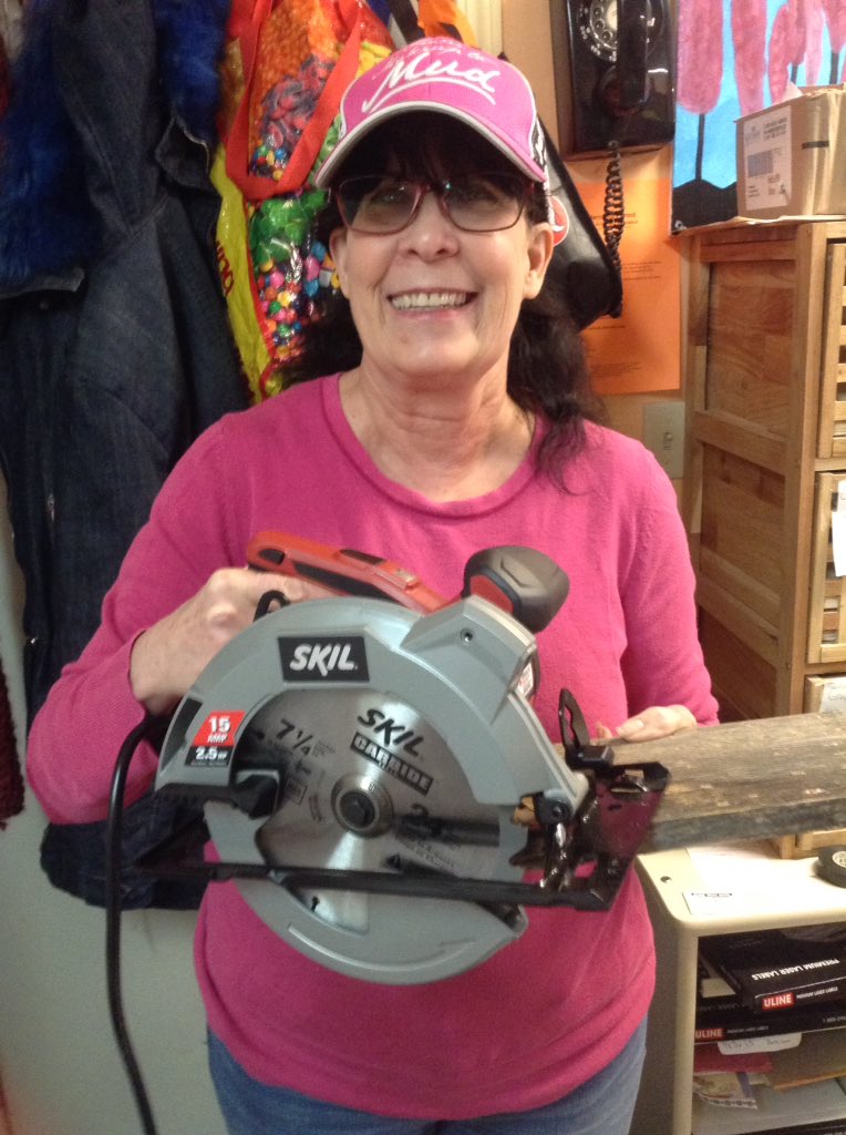 ctymktcanada's tweet photo. Tested a Skil Saw 15A 7 1/4" 2.5 amp from #canadiantire. LOVE it! Highly recommend! Thank you! #testedforlifeincanada #woodworkersdream https://t.co/6eQ9DVu9Q4