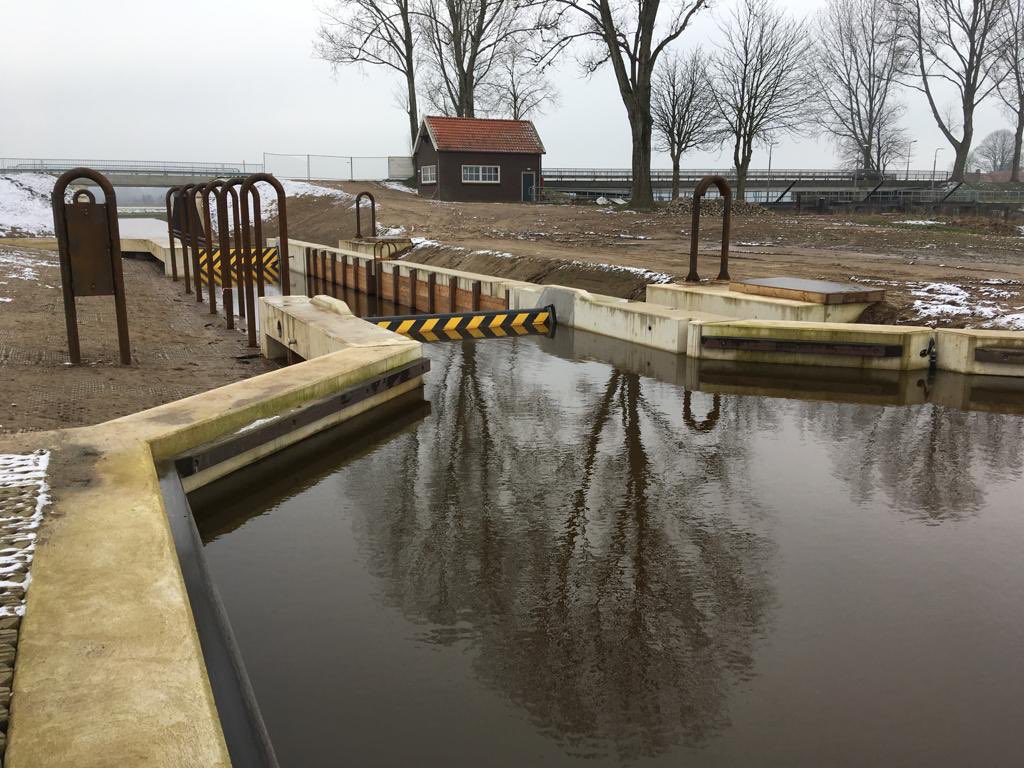wsvHardenberg's tweet photo. De sluizen in de #vecht zijn bijna klaar voor het komende #vaarseizoen ziet er geweldig mooi uit! Een ware boost voor het toerisme in het  Vechtdal! @VechtdalMrkting #hardenberg #ommen #dalfsen @Vechtstromen https://t.co/ZeIEMJw192