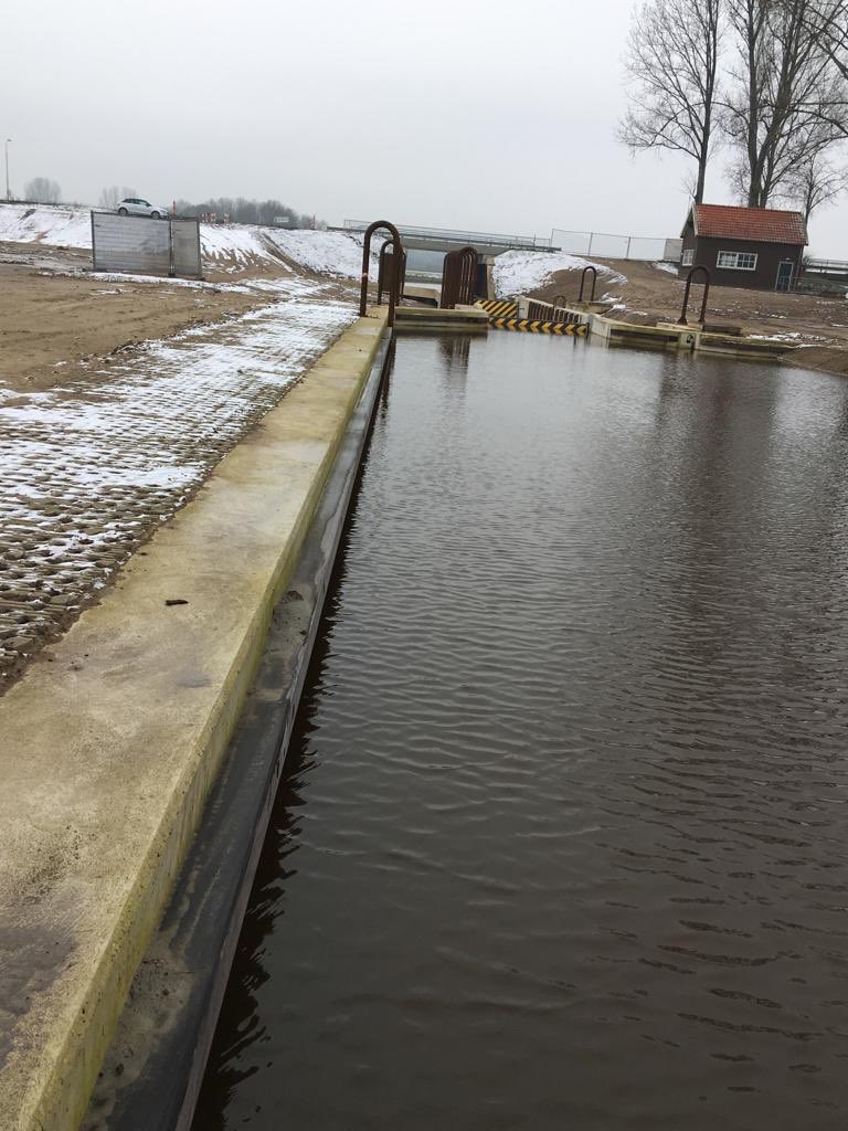 wsvHardenberg's tweet photo. De sluizen in de #vecht zijn bijna klaar voor het komende #vaarseizoen ziet er geweldig mooi uit! Een ware boost voor het toerisme in het  Vechtdal! @VechtdalMrkting #hardenberg #ommen #dalfsen @Vechtstromen https://t.co/ZeIEMJw192