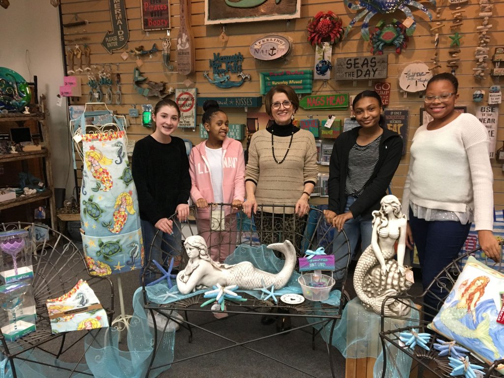 EnvisionLeadGro's tweet photo. #TBT This month one of our Girl Boss groups from our Hampton Rhodes branch had the opportunity to meet at their mentor's store, Garden Gazebo! While working with their mentor, the girls get the opportunity to learn first hand what it takes to be a female entrepreneur. #GirlBoss https://t.co/RWWSSRthig