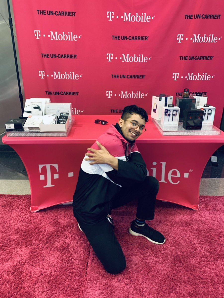 MagentAzzurro's tweet photo. #weinhere #likeswimwear at the #worldmarket on the #magenta carpet! If you’re not getting the most of your network isn’t time to #switch2tmobile #AreYouWithUs ??? https://t.co/oDqFoqpVSi