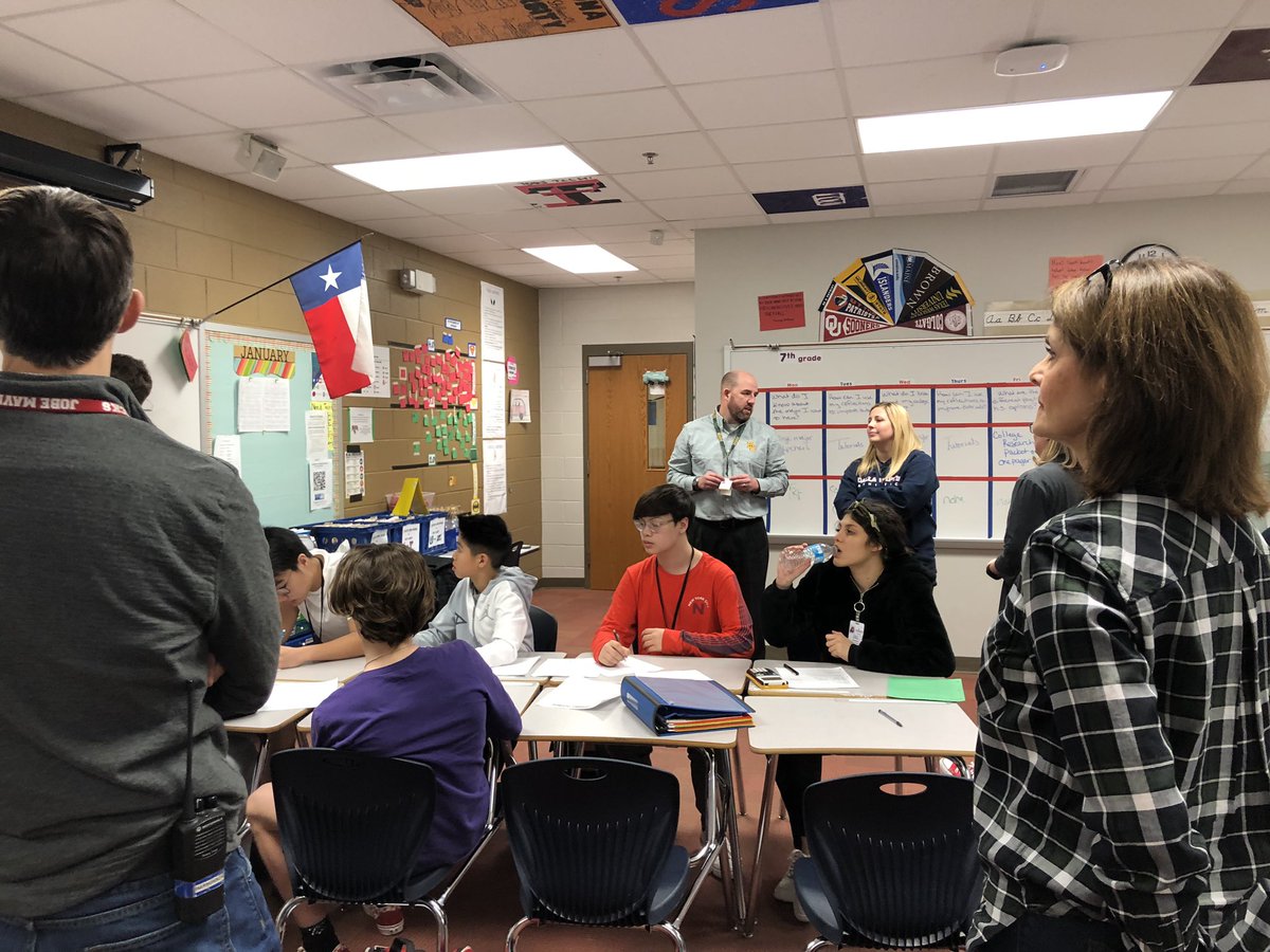 MISD2College's tweet photo. These @jobemavericks are masters of Tutorials! Teachers saw their awesomeness in action during their Learning Walks today. #ThisisAVID @mansfieldisd @AVID4College https://t.co/TJYpV8xHwg