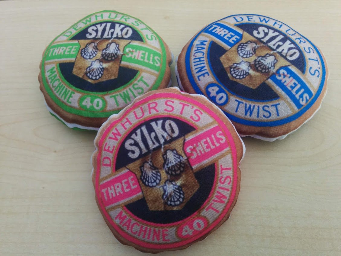 FabricMountain's tweet photo. These are a lovely gift idea for a dressmaker, vintage bobbin pattern weights which I make to order. See details on my webshop listing #haberdashery #GBSB @sewingbee https://t.co/nx6r31njz7 #patchwork #quilting #crafts #sewing #patternweights https://t.co/ZguMMxTXnr