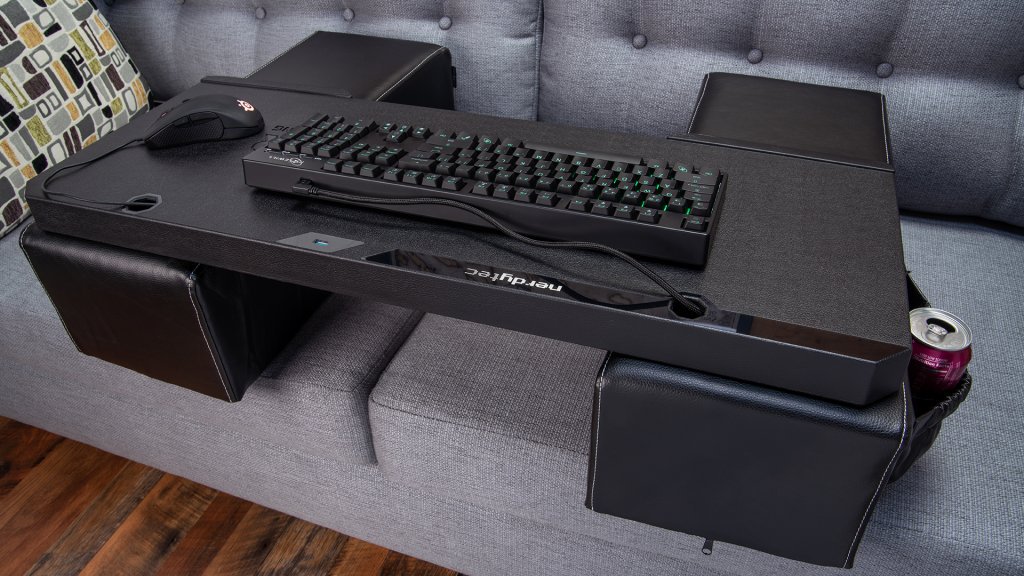 sejle side gennemse Newegg on Twitter: "Comfy couch gaming isn't just for console gamers  anymore. 🎮 One of our in-house PC gamers put the Couchmaster Cycon lap  desk to the test. Here's how it worked