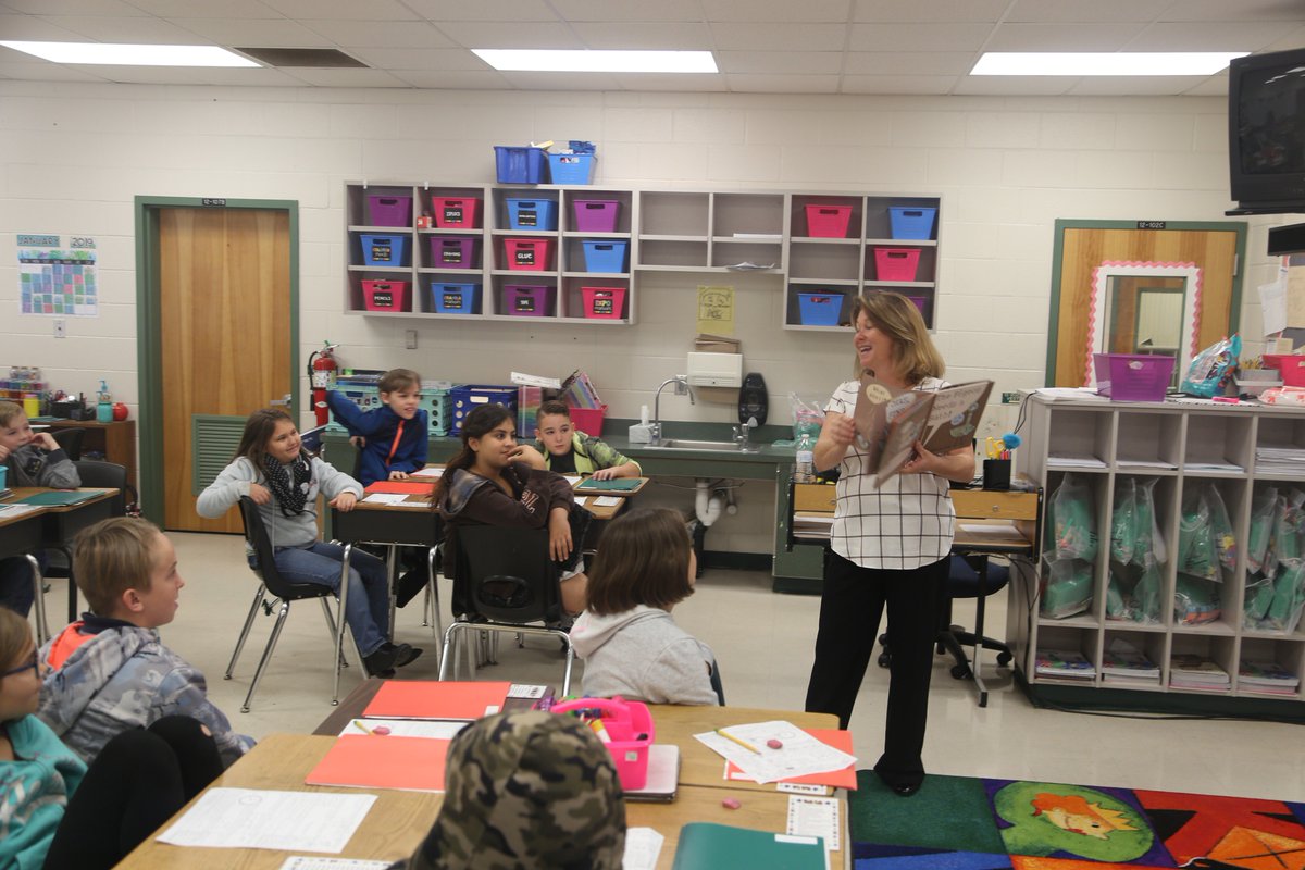 lakeschools's tweet photo. We're celebrating literacy this week with @Supt_Kornegay, School Board Chairman Sandy Gamble, Chief of Transformation @emily_weiskopf , Board member Stephanie Luke and many others who came out to read with students! #LCSLitWeek https://t.co/xjluHnoazn