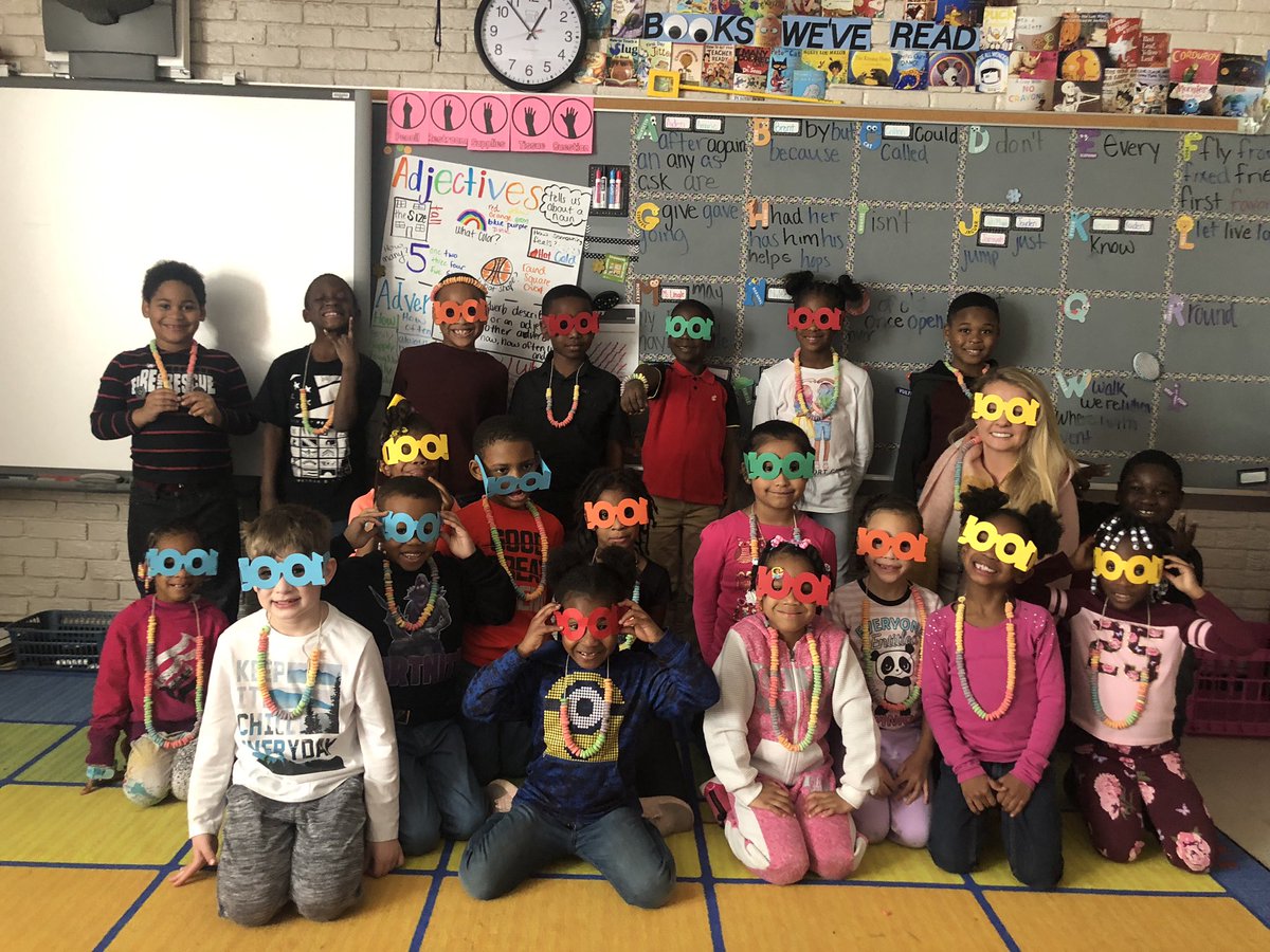 BurnsideBees1's tweet image. Ms. Lingle's class celebrated the 100th day of school in style 😎 #incrediblydeterminedtofly #100thDayofSchool
