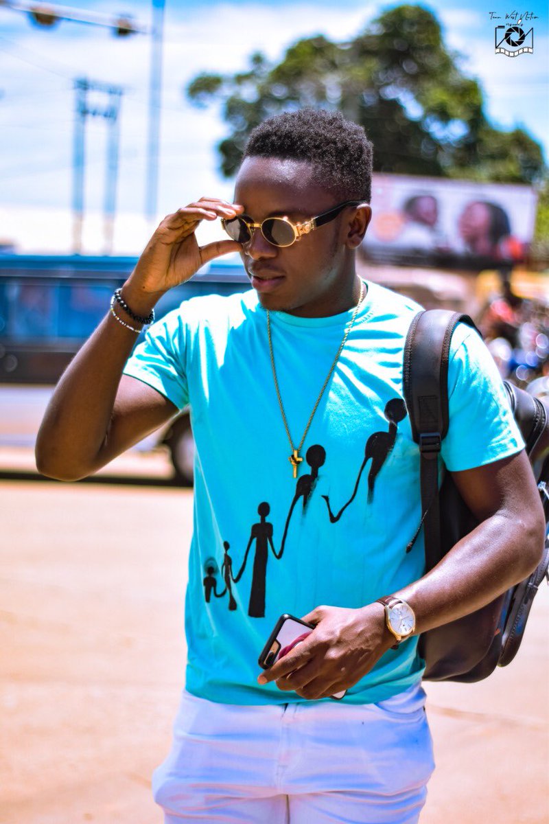JubyleeClothing's tweet photo. Model Comlan T-shirts are always best seller 🎊🎊🇱🇷👌🏾 https://t.co/UjP8GfAl0N
